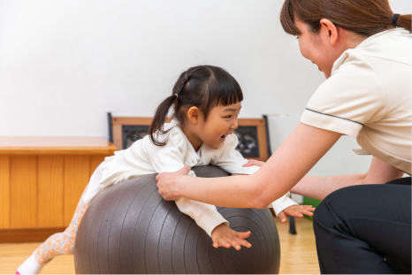 バランスボールでお子様のトレーニング