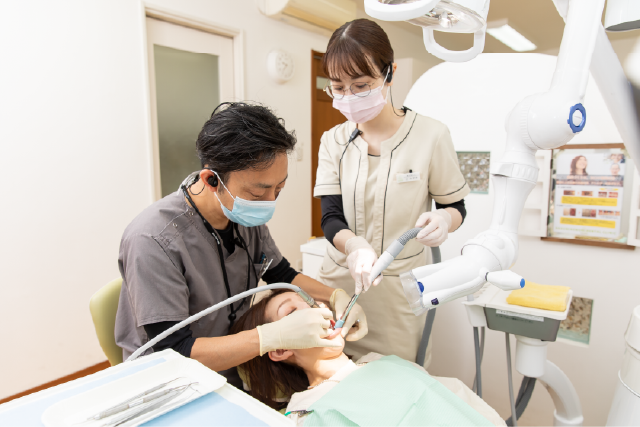 虫歯治療や歯周病予防、歯列矯正で患者さんの口腔環境をサポート